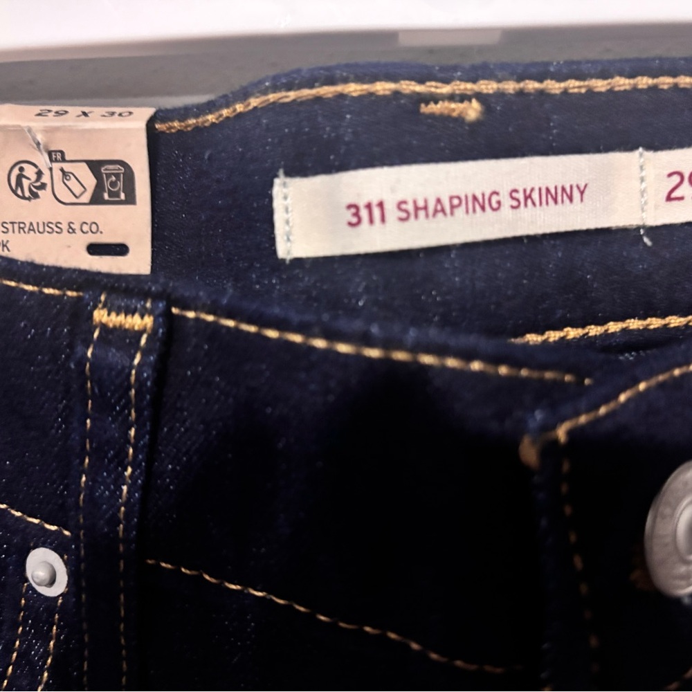 NWT Levi’s 311 Shaping Skinny Jeans 29x30 Medium Wash Tummy Slimming - Picture 4 of 9